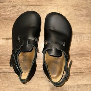 Women’s Black Leather Birkenstock Slip-On Shoes